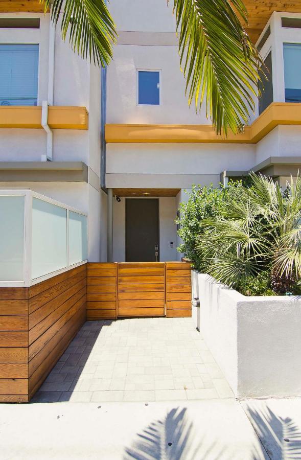 Hollywood'S Suite Los Angeles Exterior photo